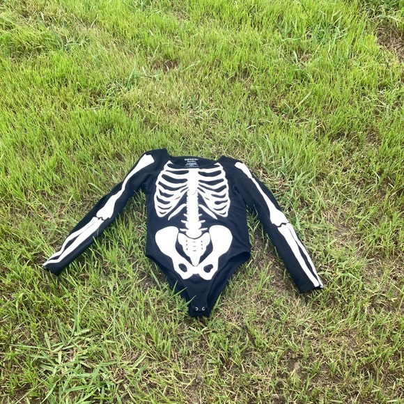 Skeleton print one piece bodysuit. - Picture 3 of 5
